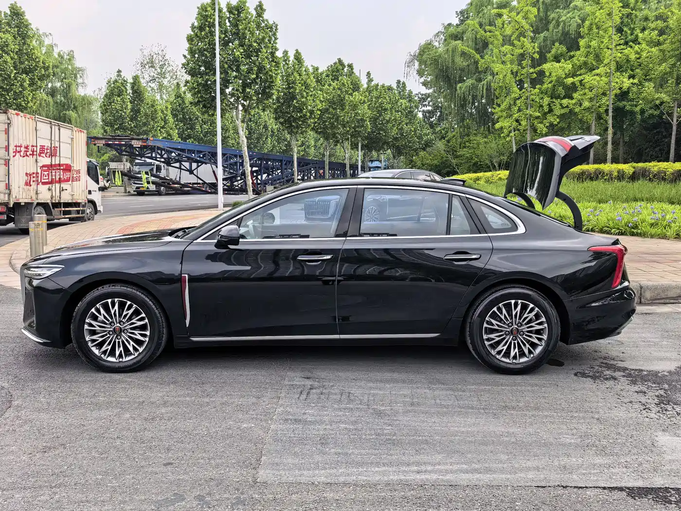 Hongqi H5 2024 1.5T DCT Smart Connect Flag Rhythm Edition фото 8