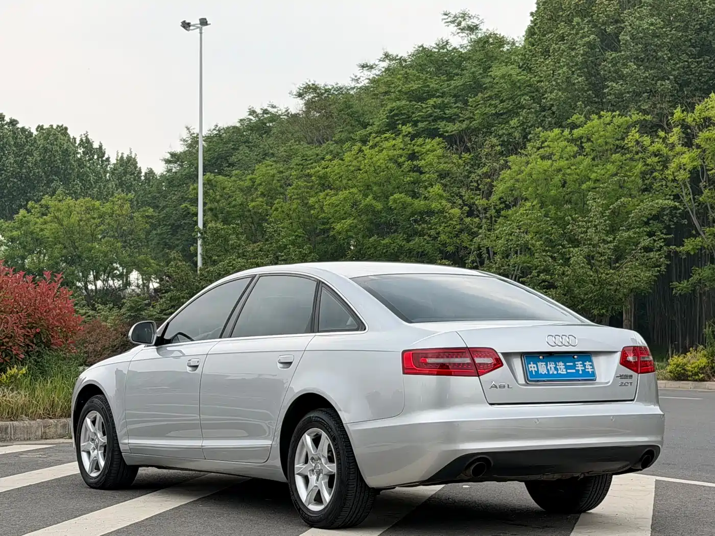 Audi A6L 2010 2.0 TFSI Automatic Standard фото 7