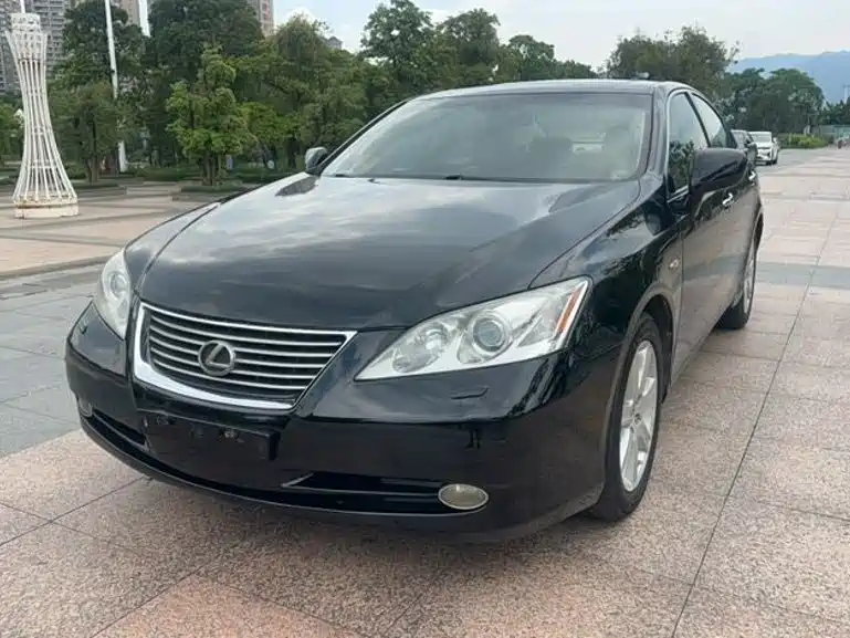 Фото 1 - Lexus ES