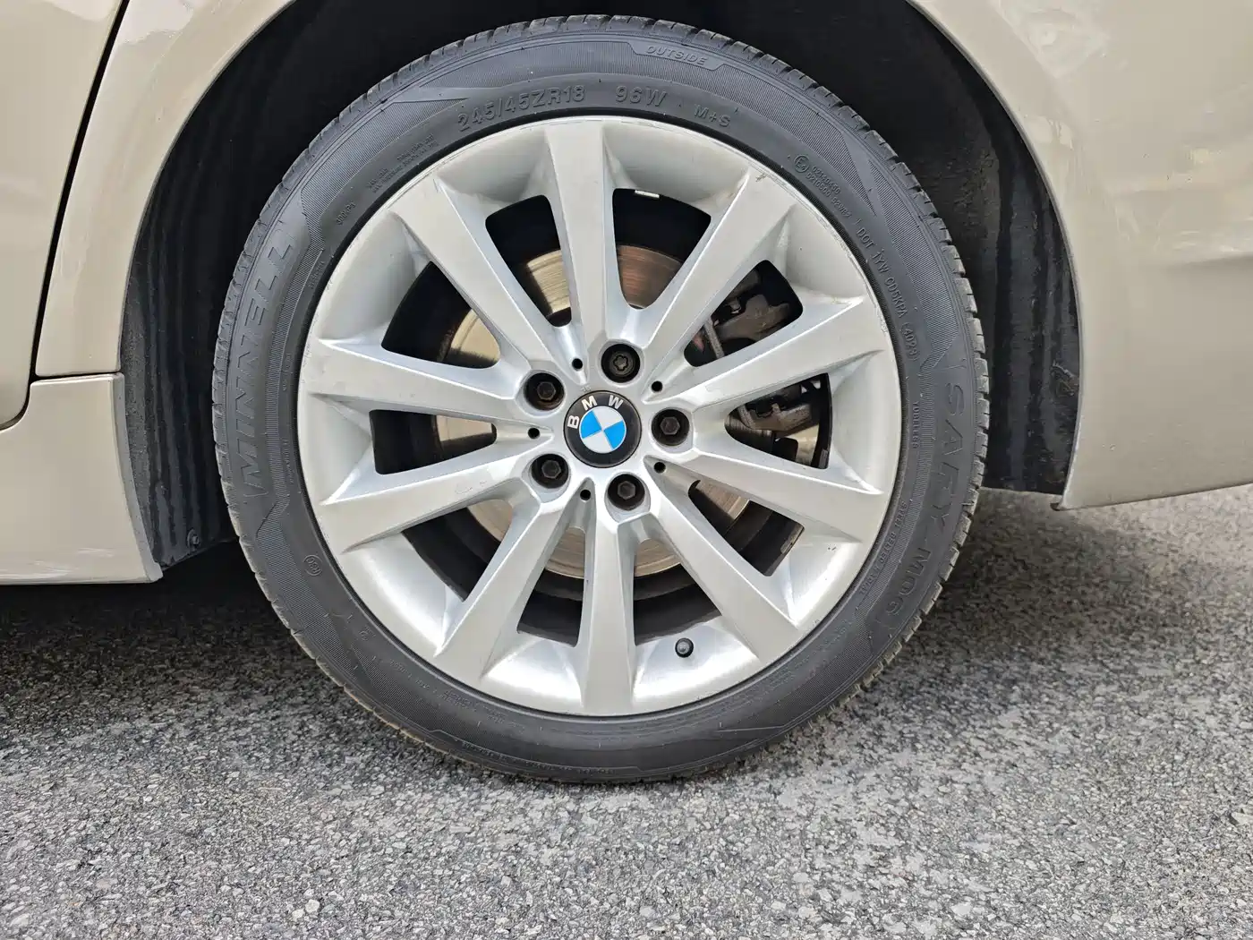 BMW 5 Series 2011 535Li Leading фото 26