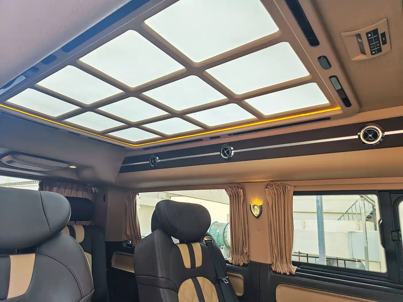 Volkswagen Caravelle 2019 2.0TSI 4WD Luxury 7-seater фото 16