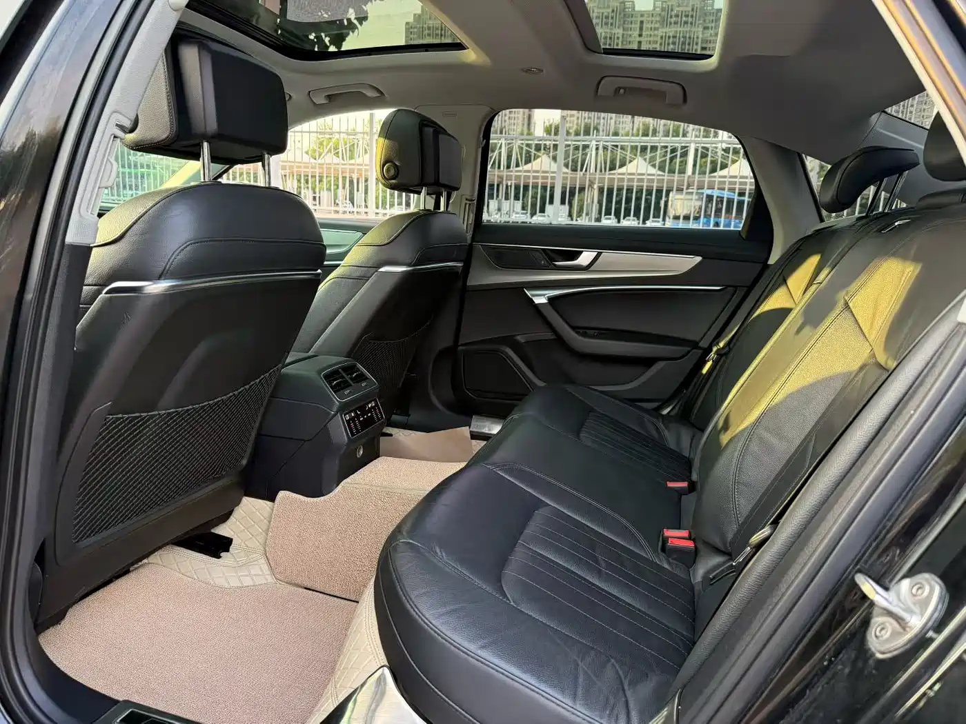 Фото 6 - Audi A6L