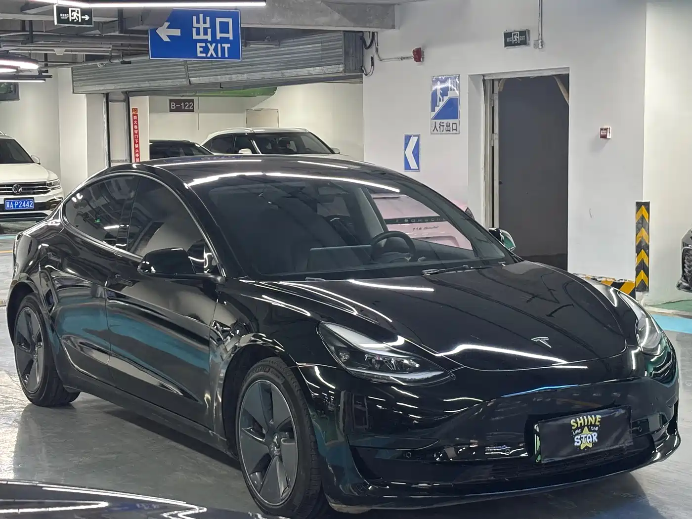 TESLA MODEL 3