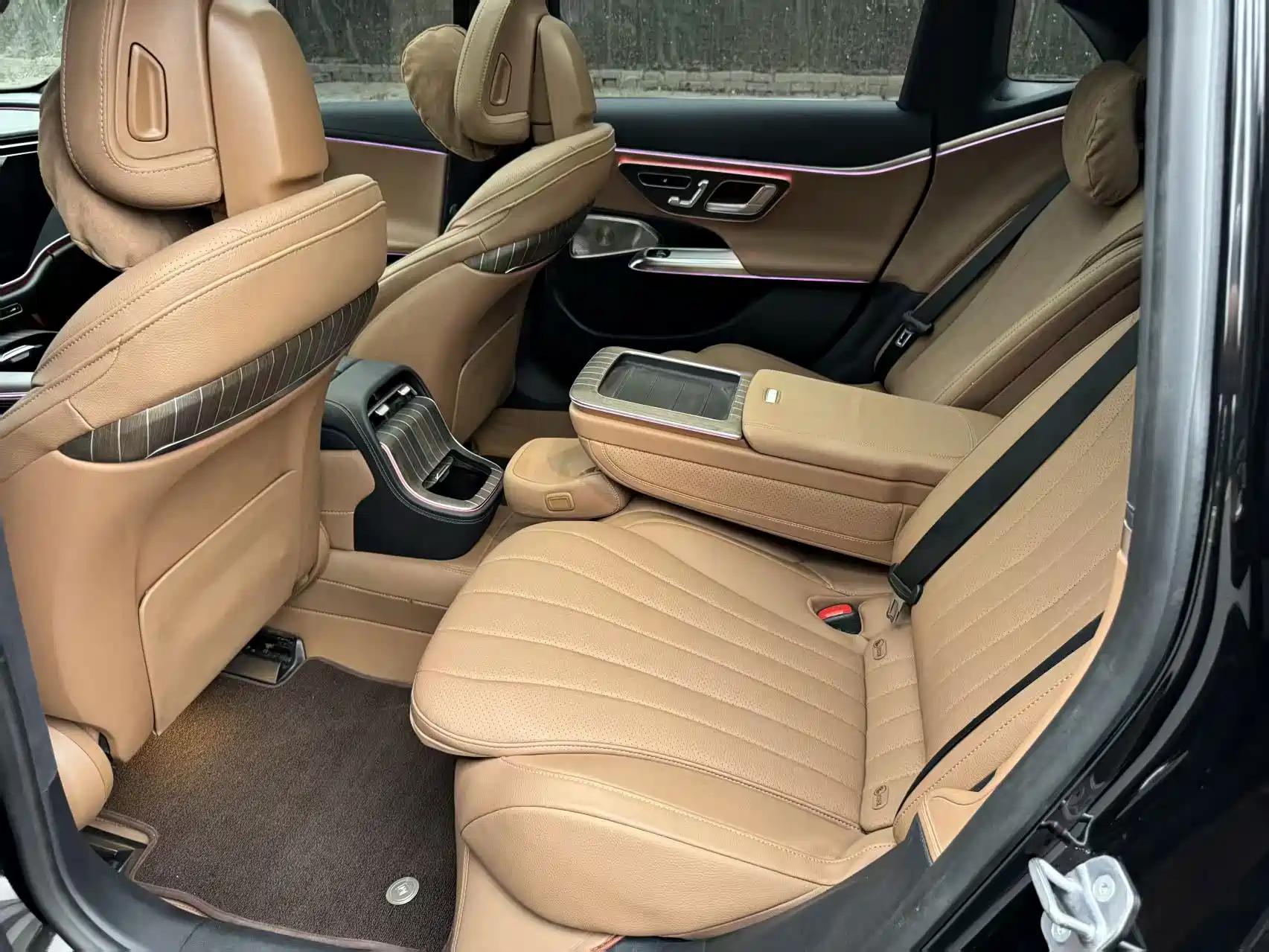 صورة 6 - Mercedes-Benz E-Class