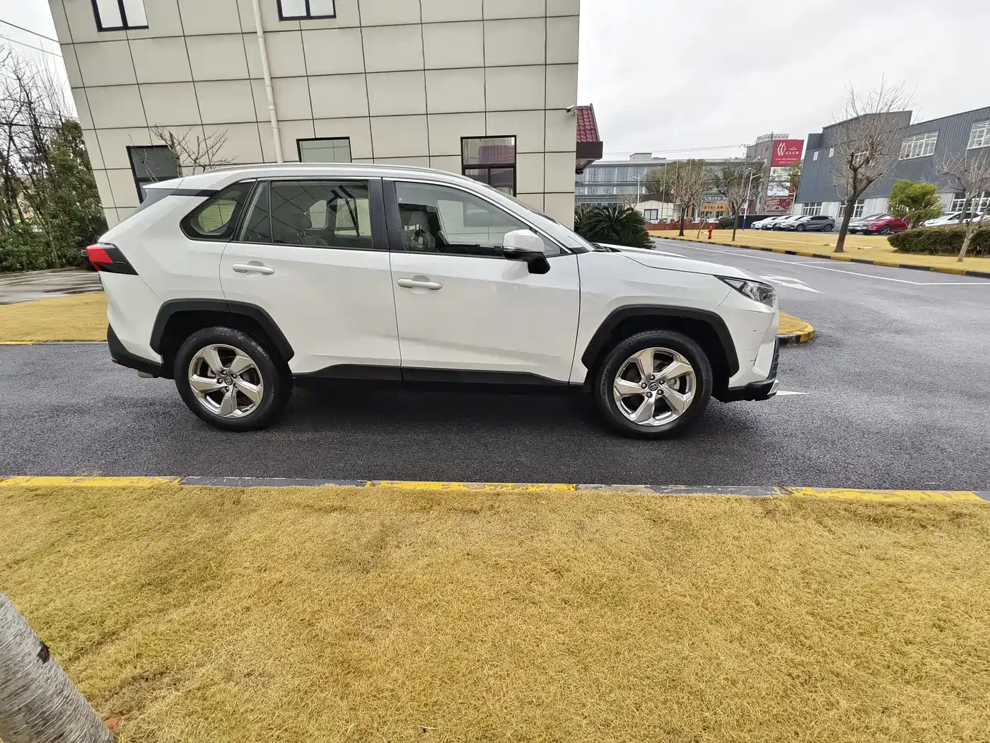 Toyota RAV4 Rongfang 2020 2.0L CVT 2WD Trend Edition фото 3