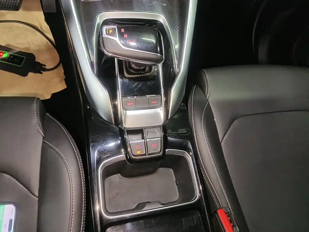 SAIC Maxus EUNIQ 5 2021 2020 1.3T PLUG IN Luxury Edition