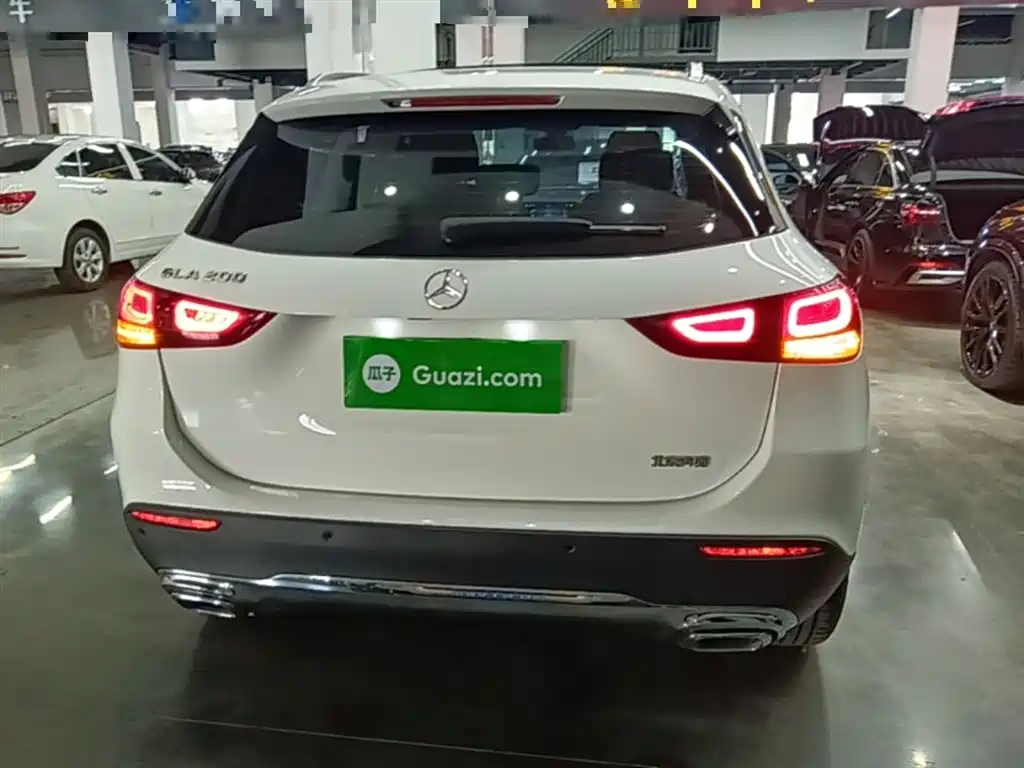 MERCEDES-BENZ GLA