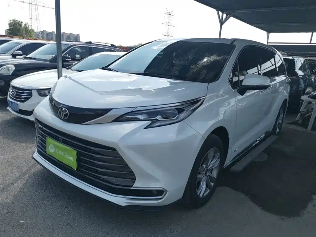 Toyota Sienna 2024 2.5L Hybrid 4WD Premium Edition