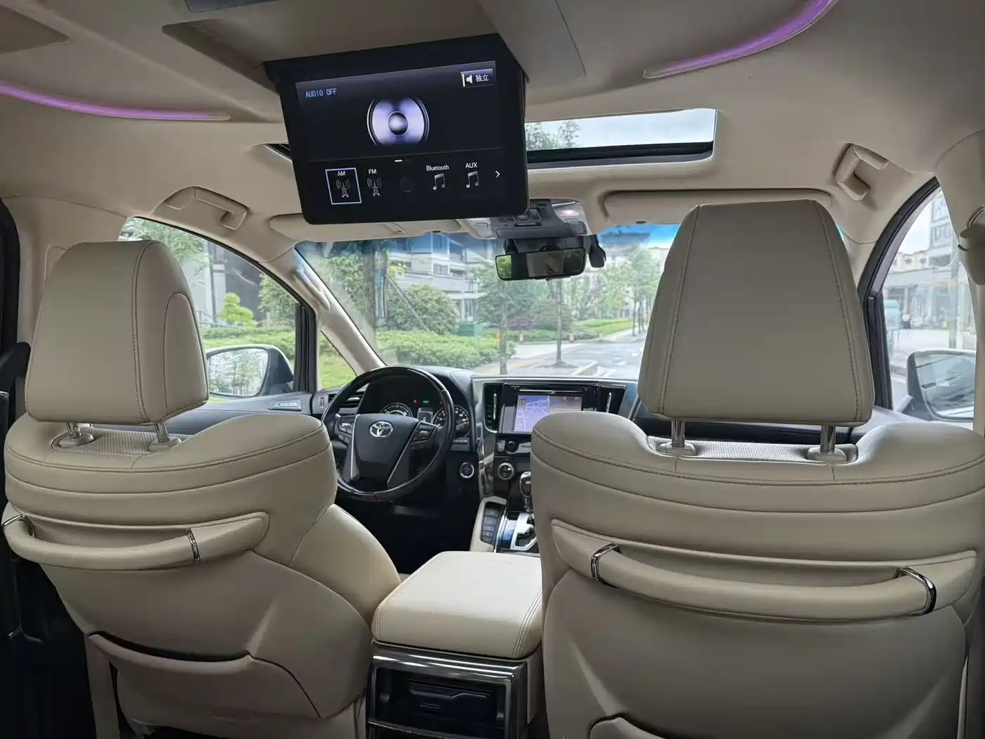 Toyota Alphard 2019 Hybrid 2.5L Luxury фото 11