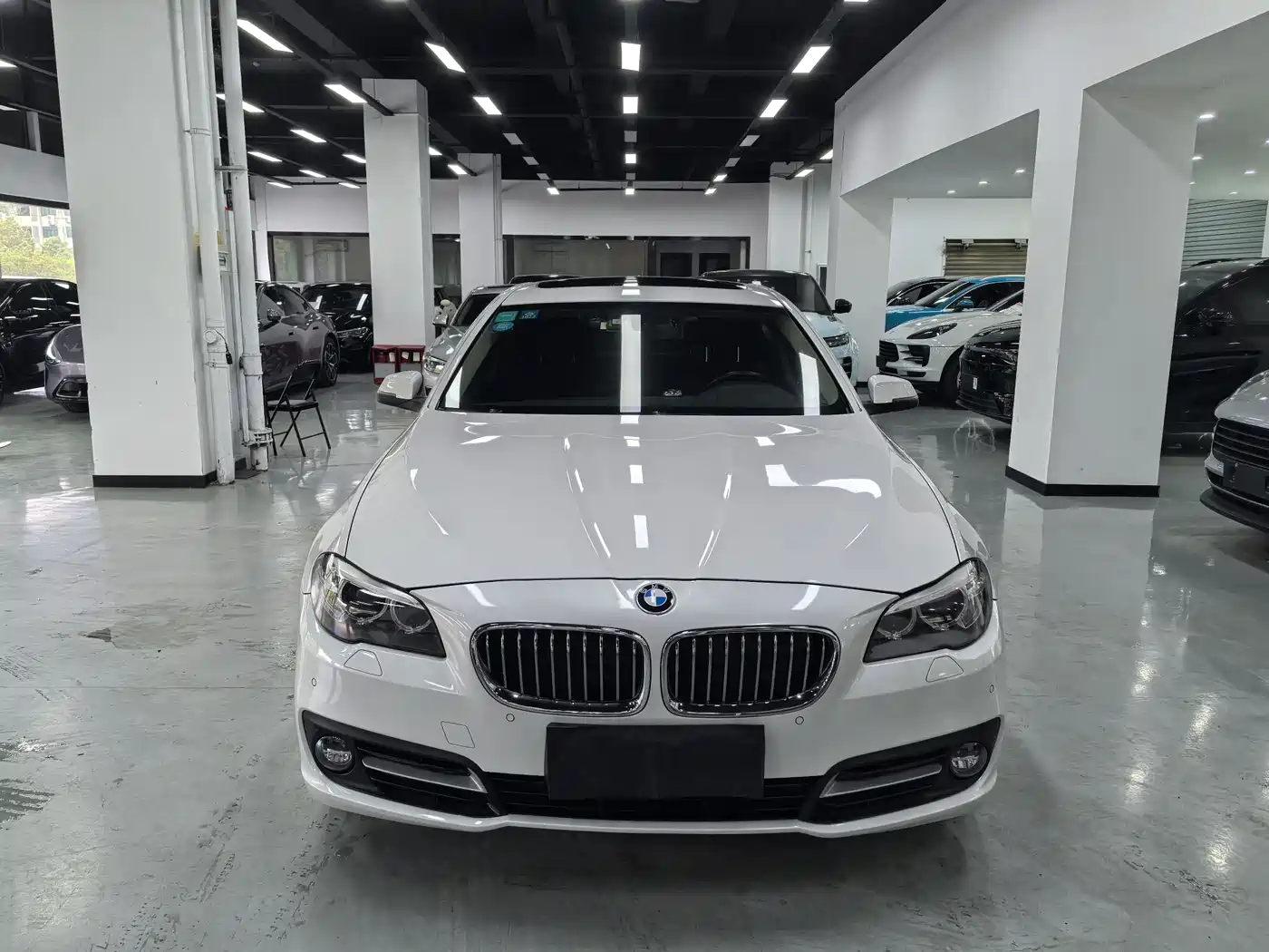 BMW 5 Series (Import) 2015 520i Elegance фото 2