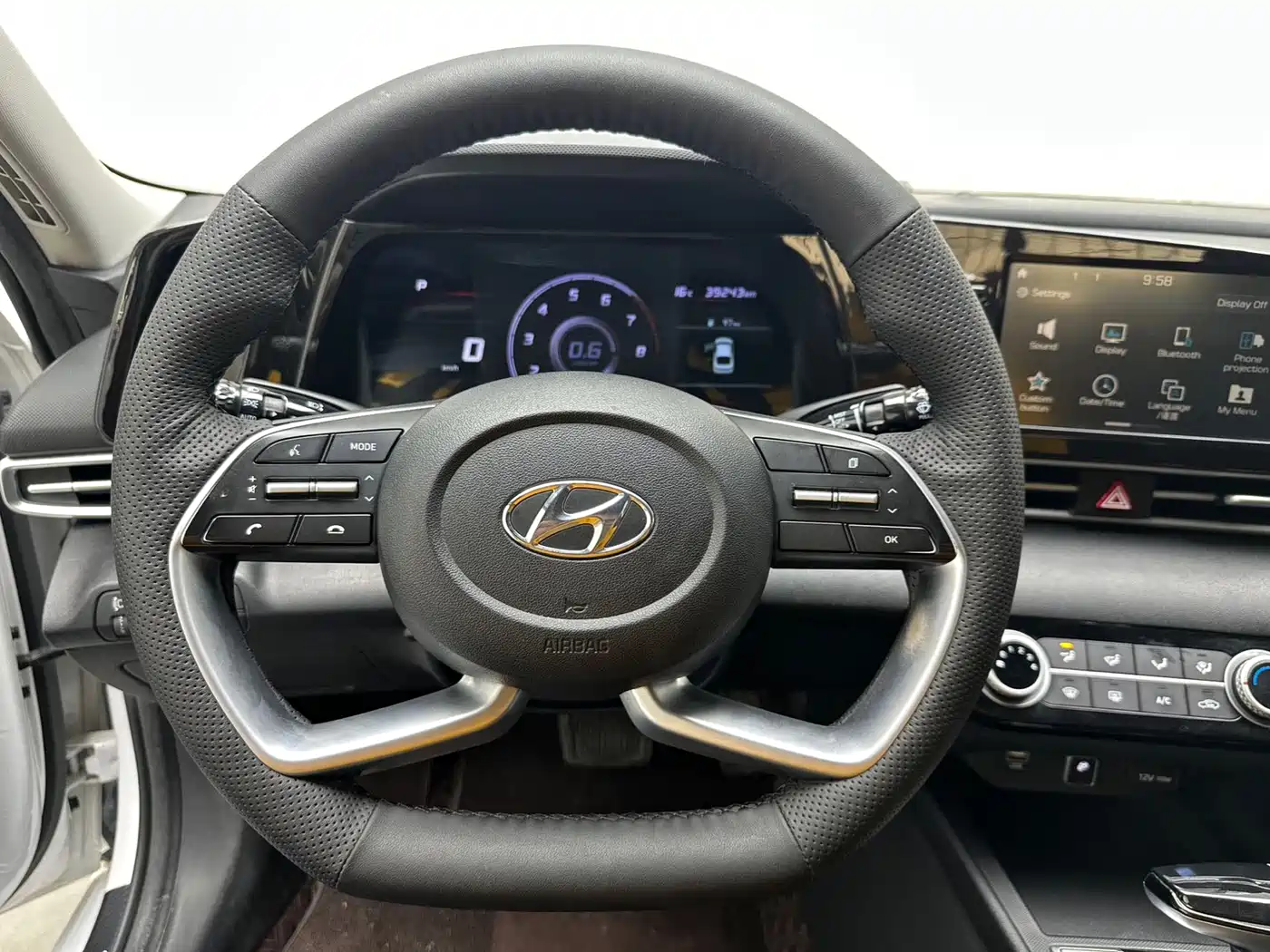 Hyundai Elantra 2023 1.5L CVT GLX Elite Edition фото 8