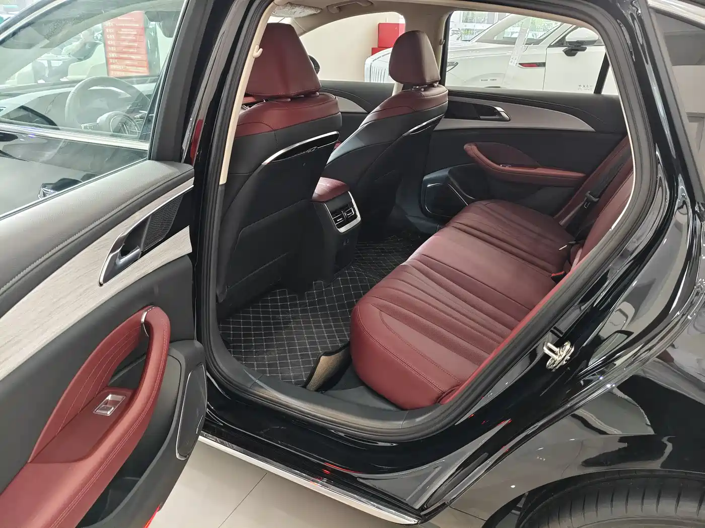 Hongqi H5 PHEV 2025 130 Super Hybrid Edition фото 3