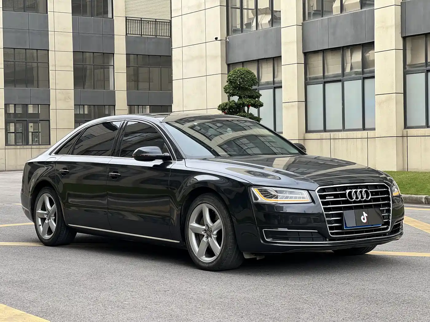 Audi A8 2014 A8L 45 TFSI quattro Luxury фото 3