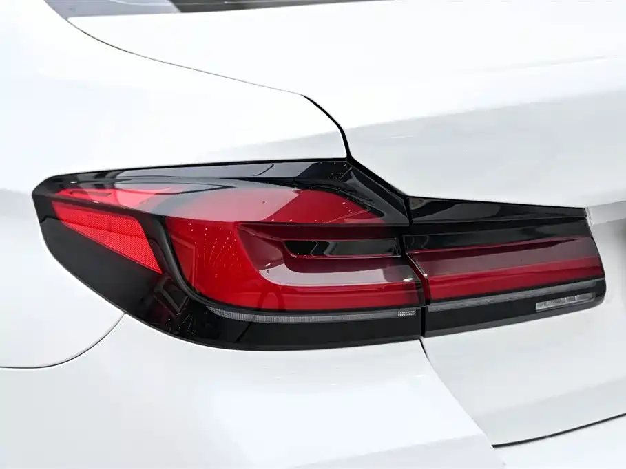 BMW 5 Series 2023 530Li Leading M Sport Package фото 9