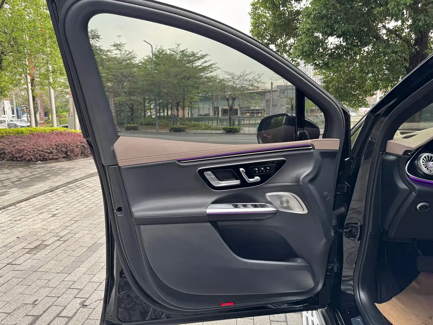 MERCEDES-BENZ EQE SUV