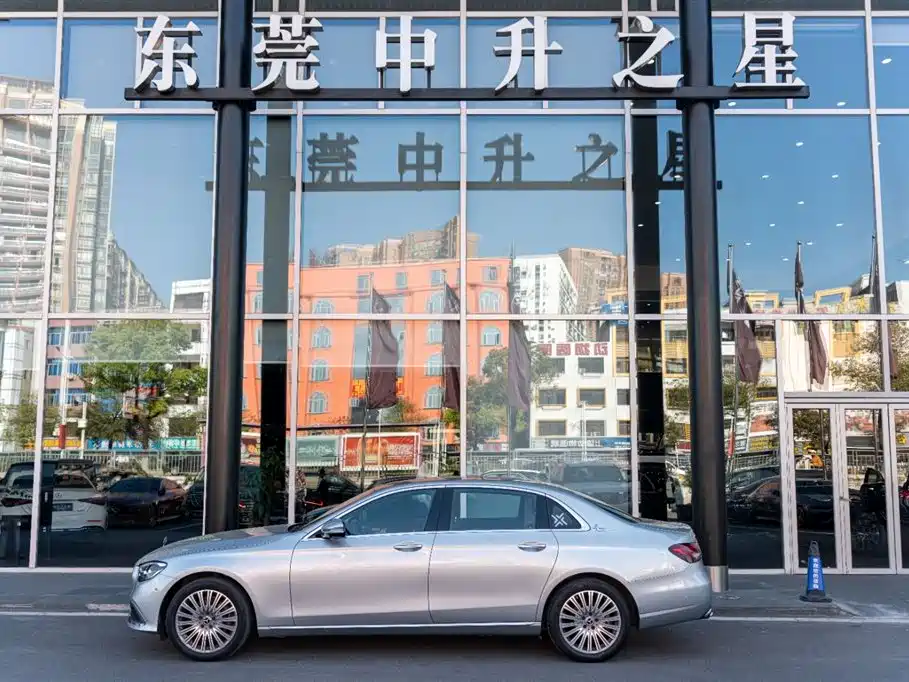 Mercedes-Benz E-Class 2023 E 300 L Fashion фото 3