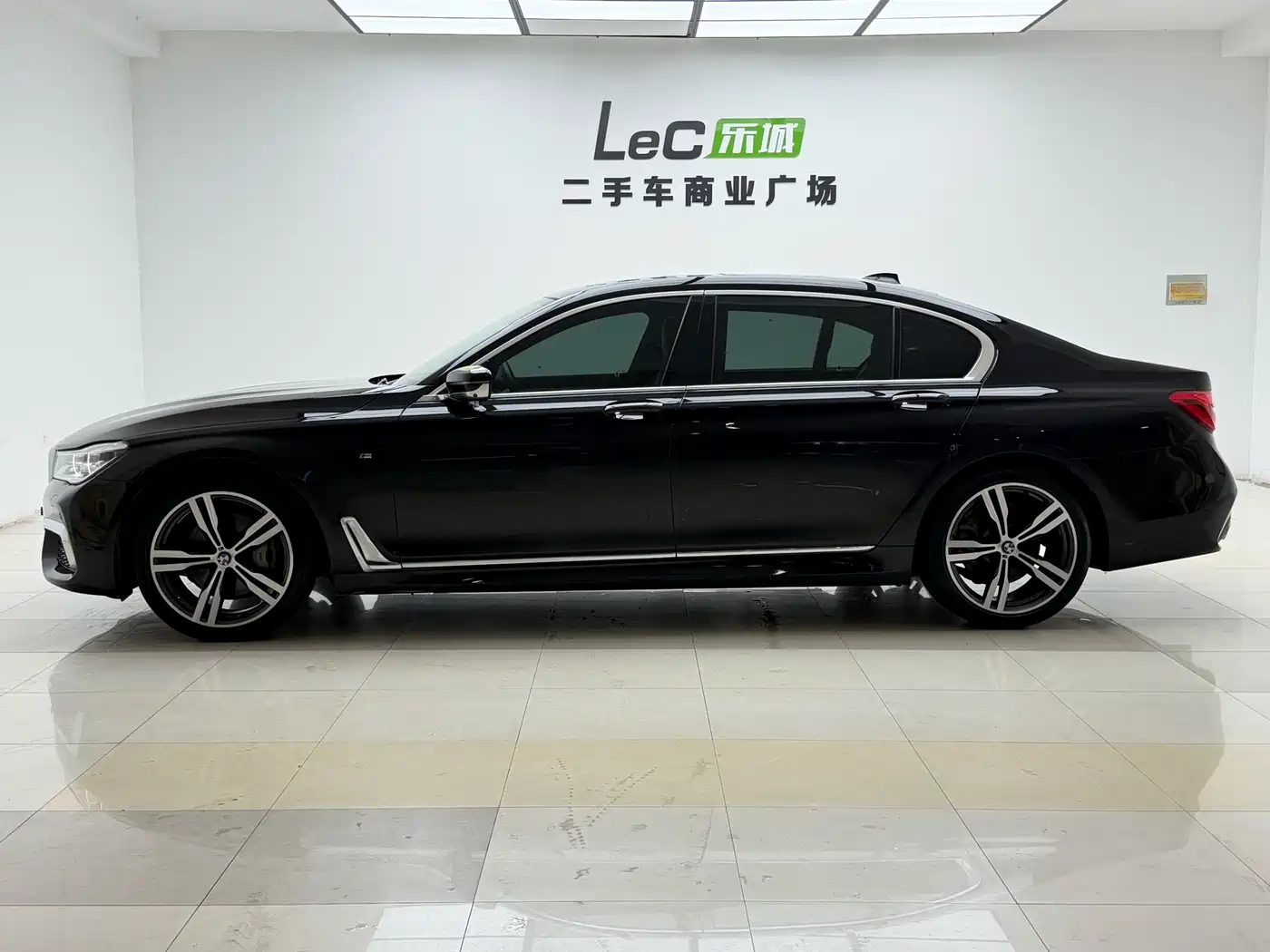 BMW 7 Series 2018 740Li xDrive Premium Type M Sport Package фото 4