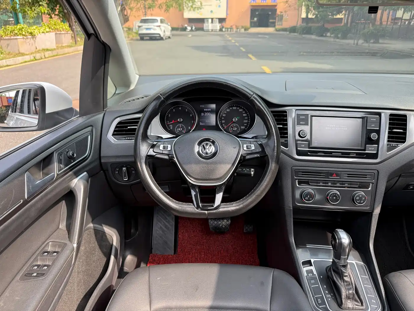 Volkswagen Golf Sportsvan 2018 230TSI Automatic Progressive фото 15