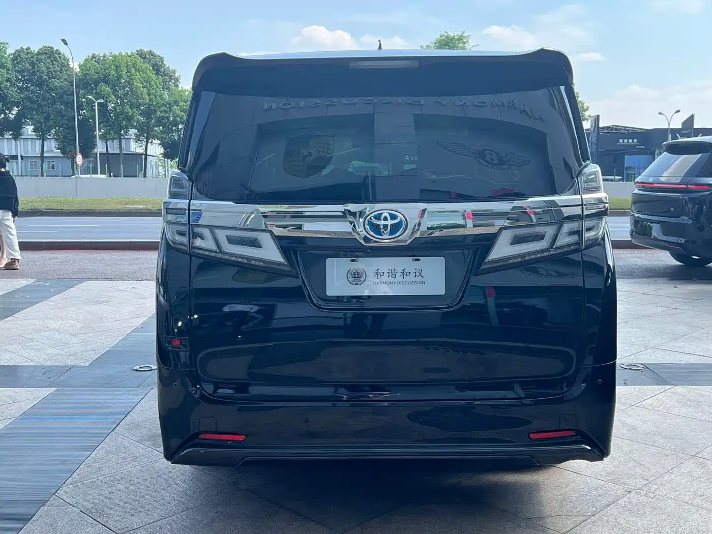 Toyota Vellfire 2020 Twin Engine 2.5L HV Premium Edition фото 14