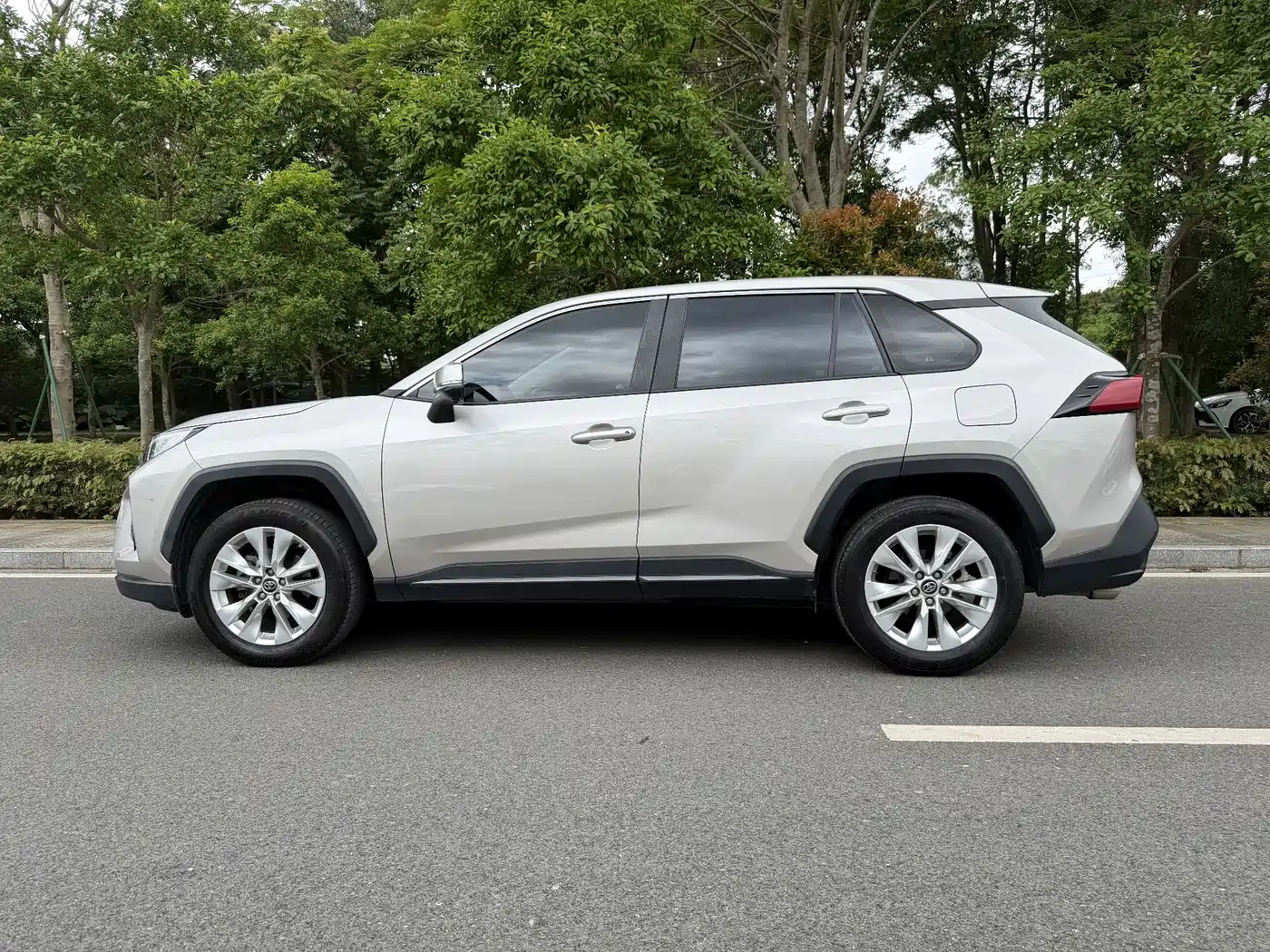 Toyota Wildlander 2022 Facelift 2.0L CVT 2WD Leading Edition фото 4