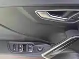 Photo 10 - Audi Q2L