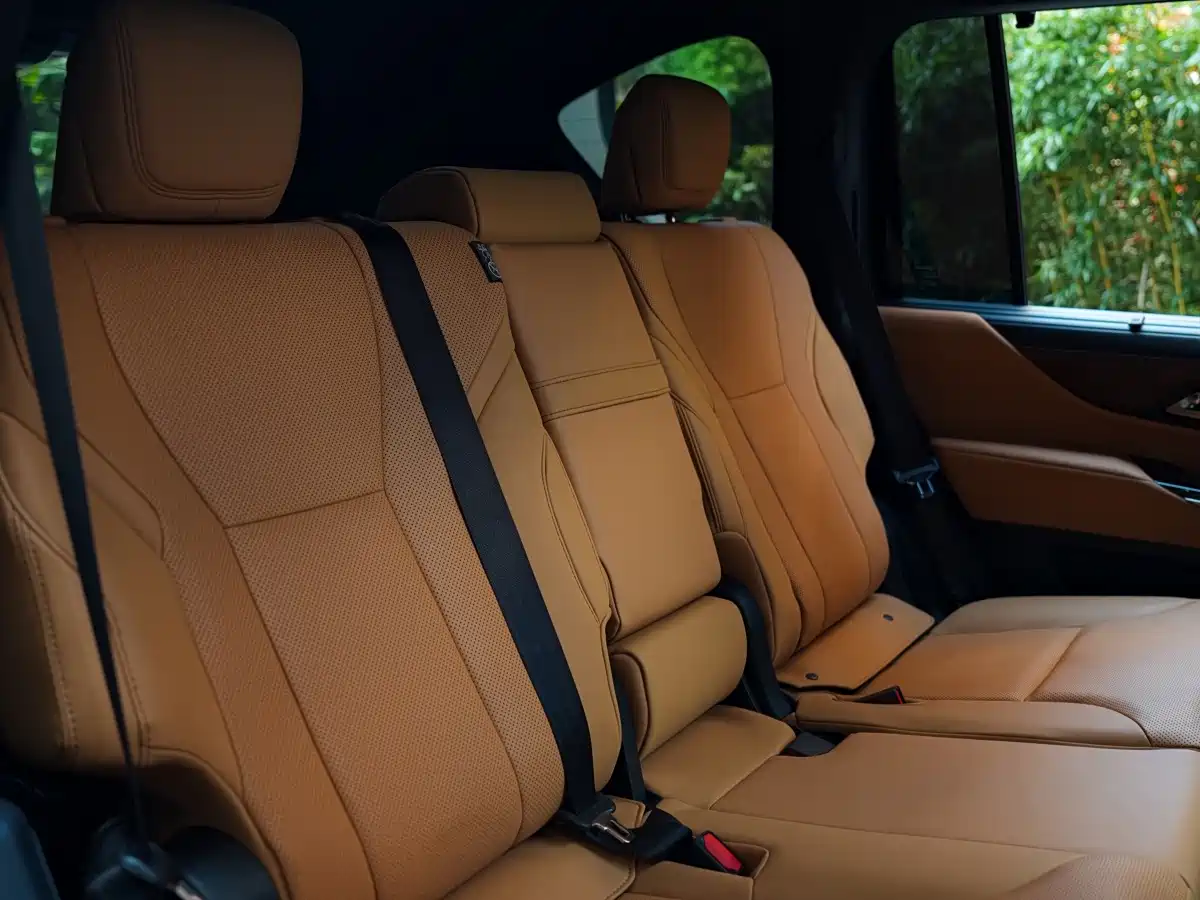 Фото 20 - Lexus LX
