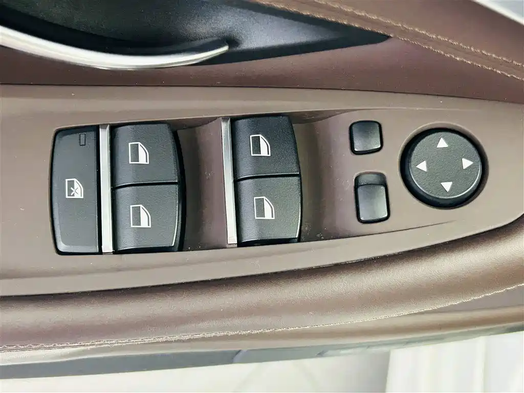 BMW 5 Series 2014 525Li Luxury Design Package фото 18