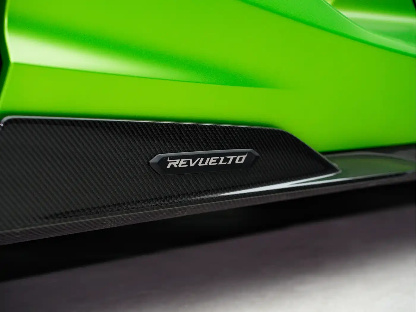 LAMBORGHINI REVUELTO