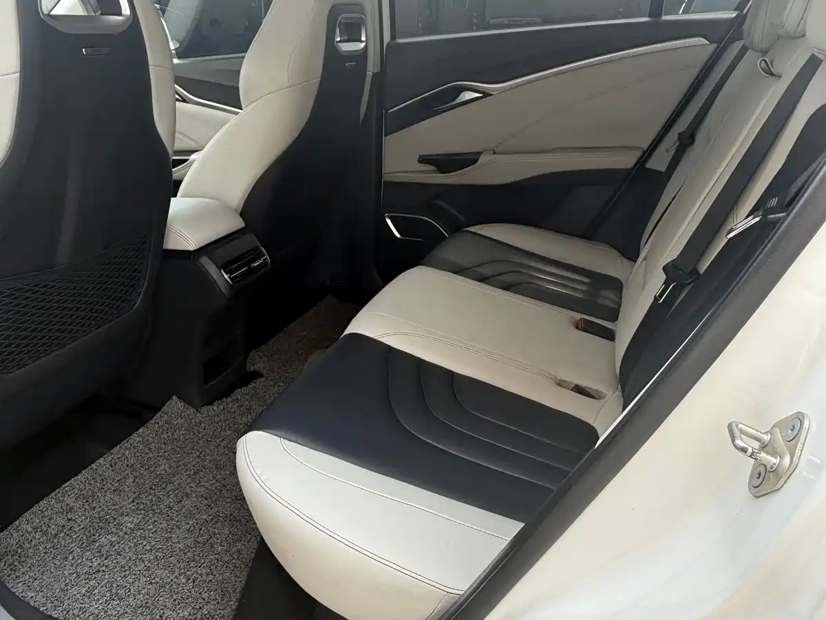 NEZHA AUTOMOBILE NEZHA U