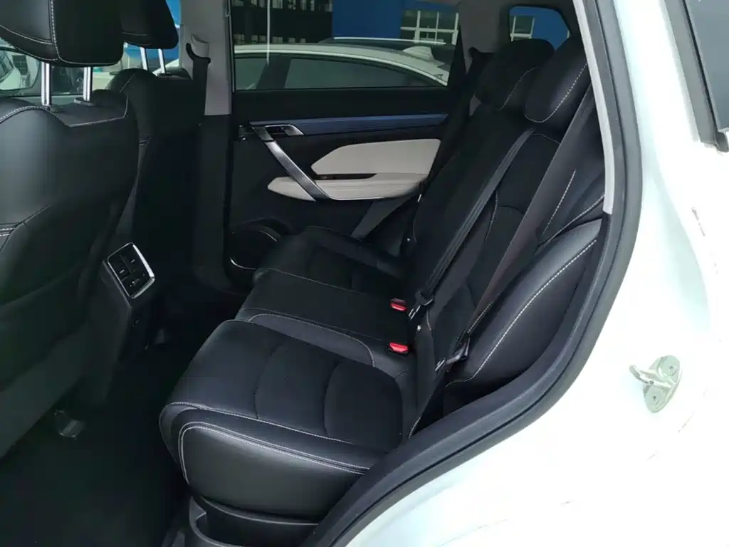 Photo 17 - Geely Atlas
