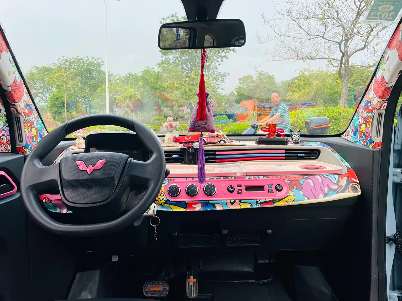 WULING AUTOMOBILE HONGGUANG MINIEV
