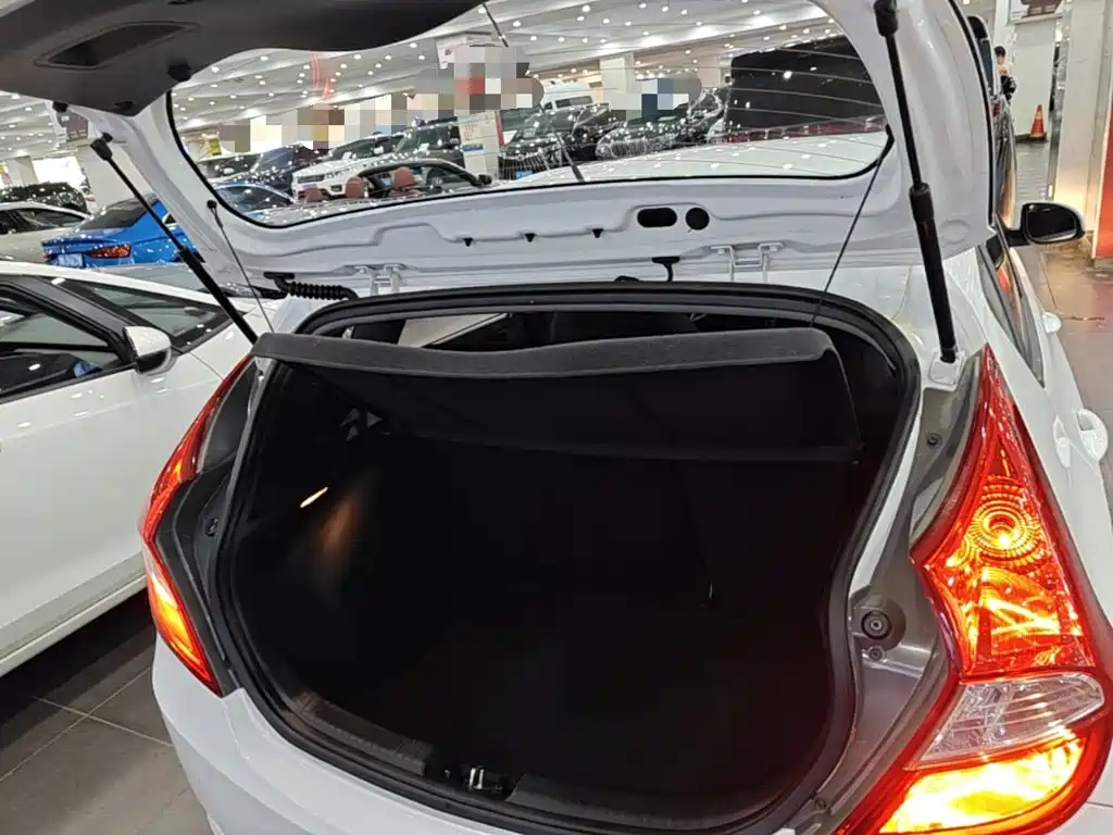 Hyundai Reina 2016 2014 Model 1.4L Automatic GLX