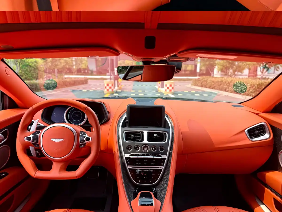 Aston Martin DB11 2022 4.0T V8 Coupe фото 5