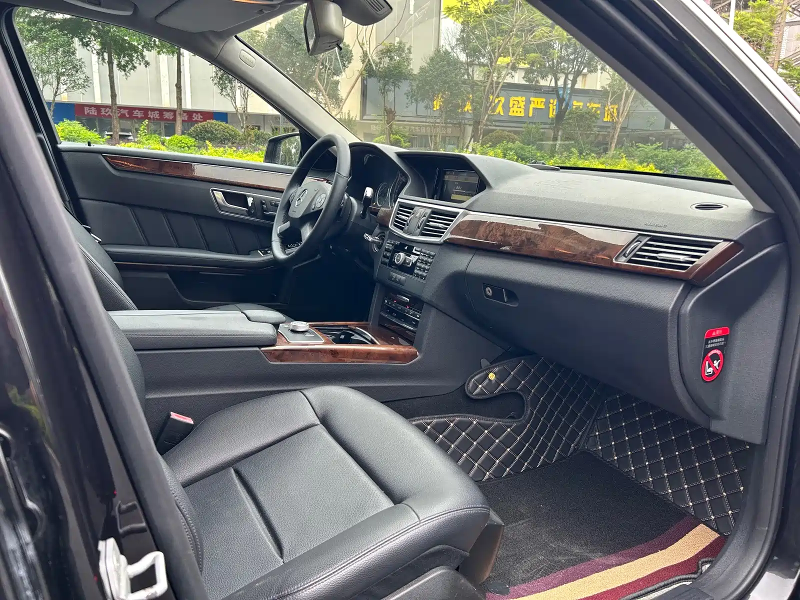 Фото 7 - Mercedes-Benz E-Class