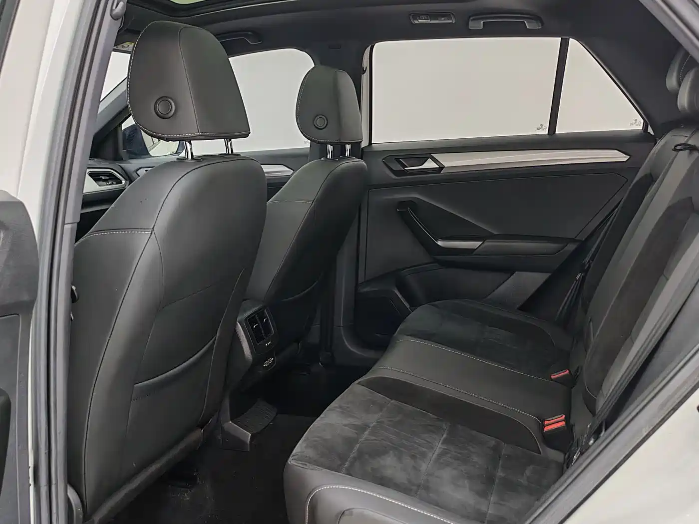 VOLKSWAGEN T ROC EXPLORING SONGS