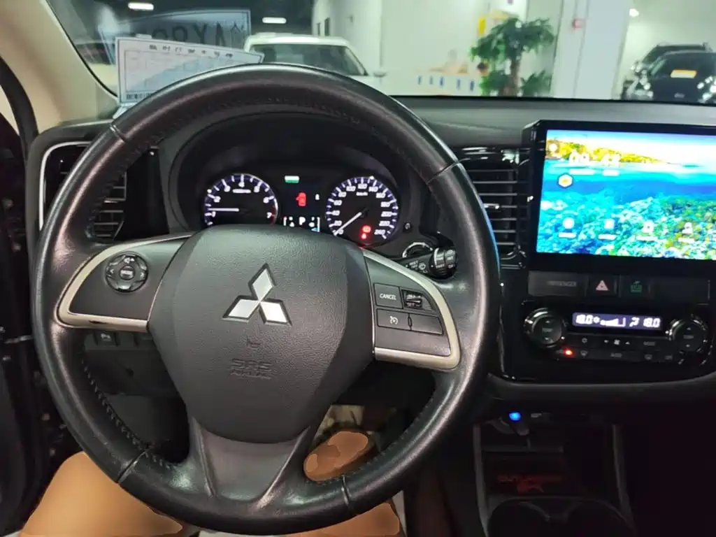 Mitsubishi Outlander (Import) 2015 2014 2.4L 4WD Luxury Value Edition 7-seater