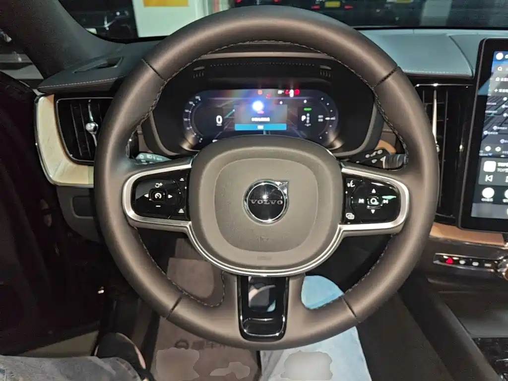 Фото 11 - Volvo XC60 Plug-in Hybrid