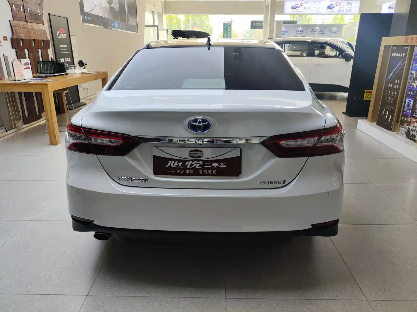 Toyota Camry 2021 Hybrid 2.5HG Luxury Edition фото 16