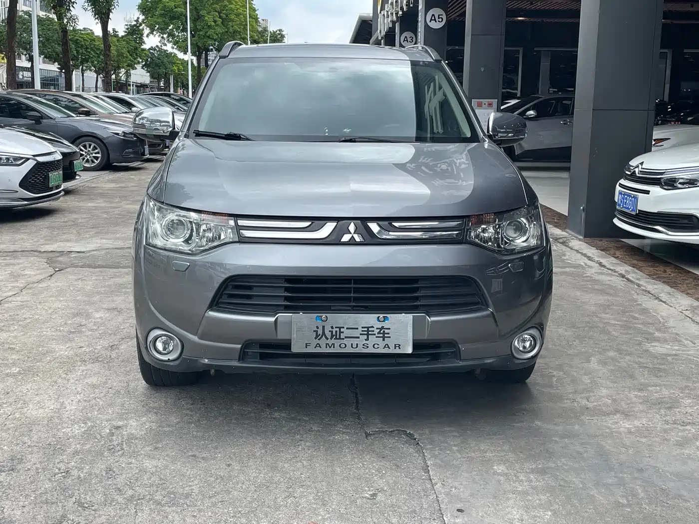Mitsubishi Outlander (Import) 2013 2013 2.4L 4WD Luxury Navigation 5-seater