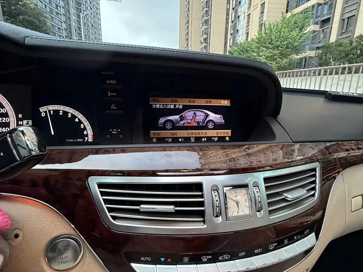 Фото 17 - Mercedes-Benz S-Class