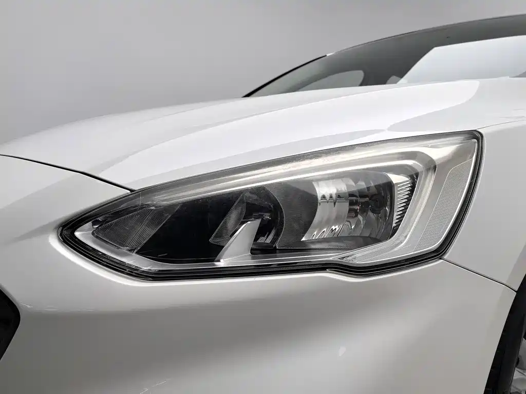 Фото 7 - Ford Focus
