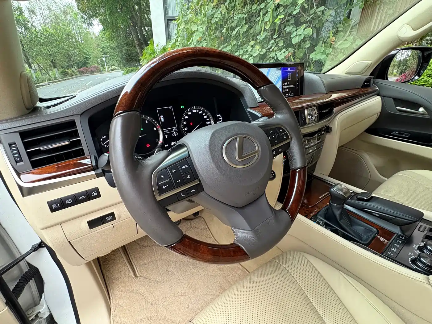 Фото 15 - Lexus LX