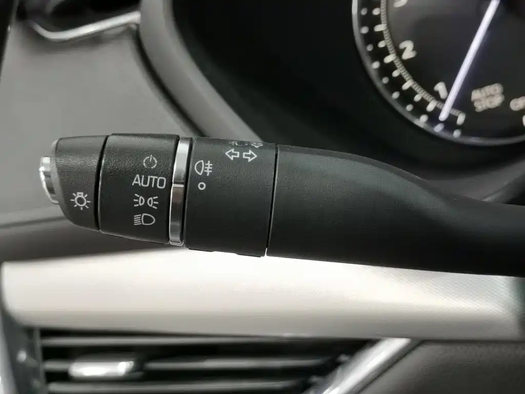 Photo 21 - Cadillac XT4