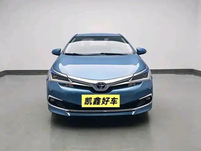 Toyota Corolla 2016 Dual Hybrid 1.8L E-CVT Elite Edition фото 2