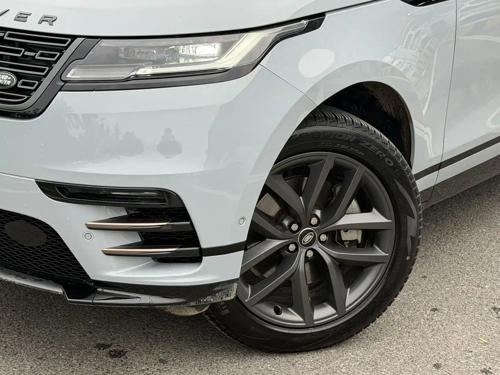 Photo 2 - Land Rover Range Rover Velar