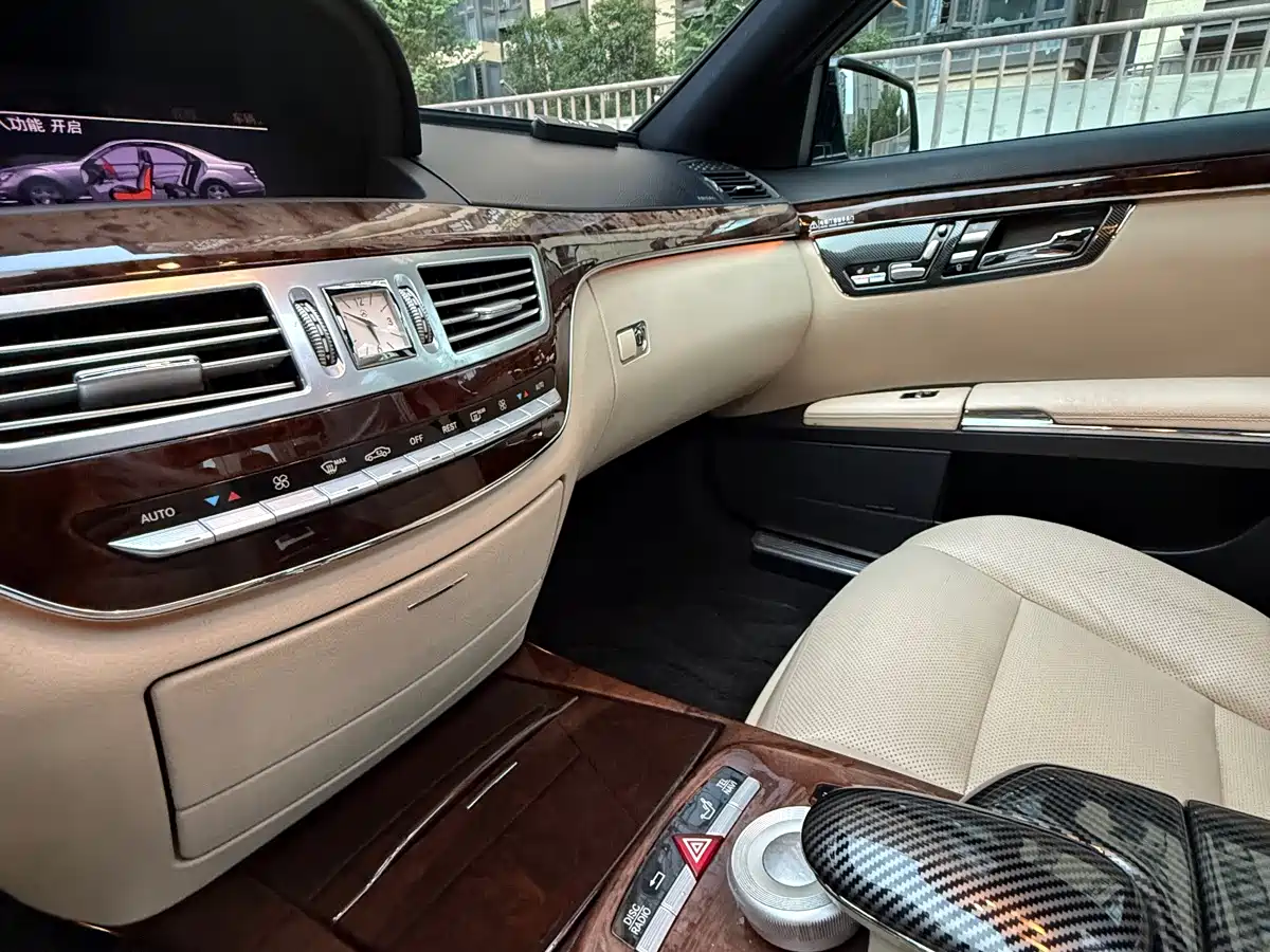 Фото 23 - Mercedes-Benz S-Class