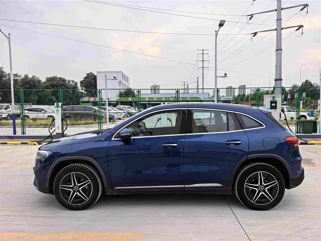 Photo 3 - Mercedes-Benz EQA