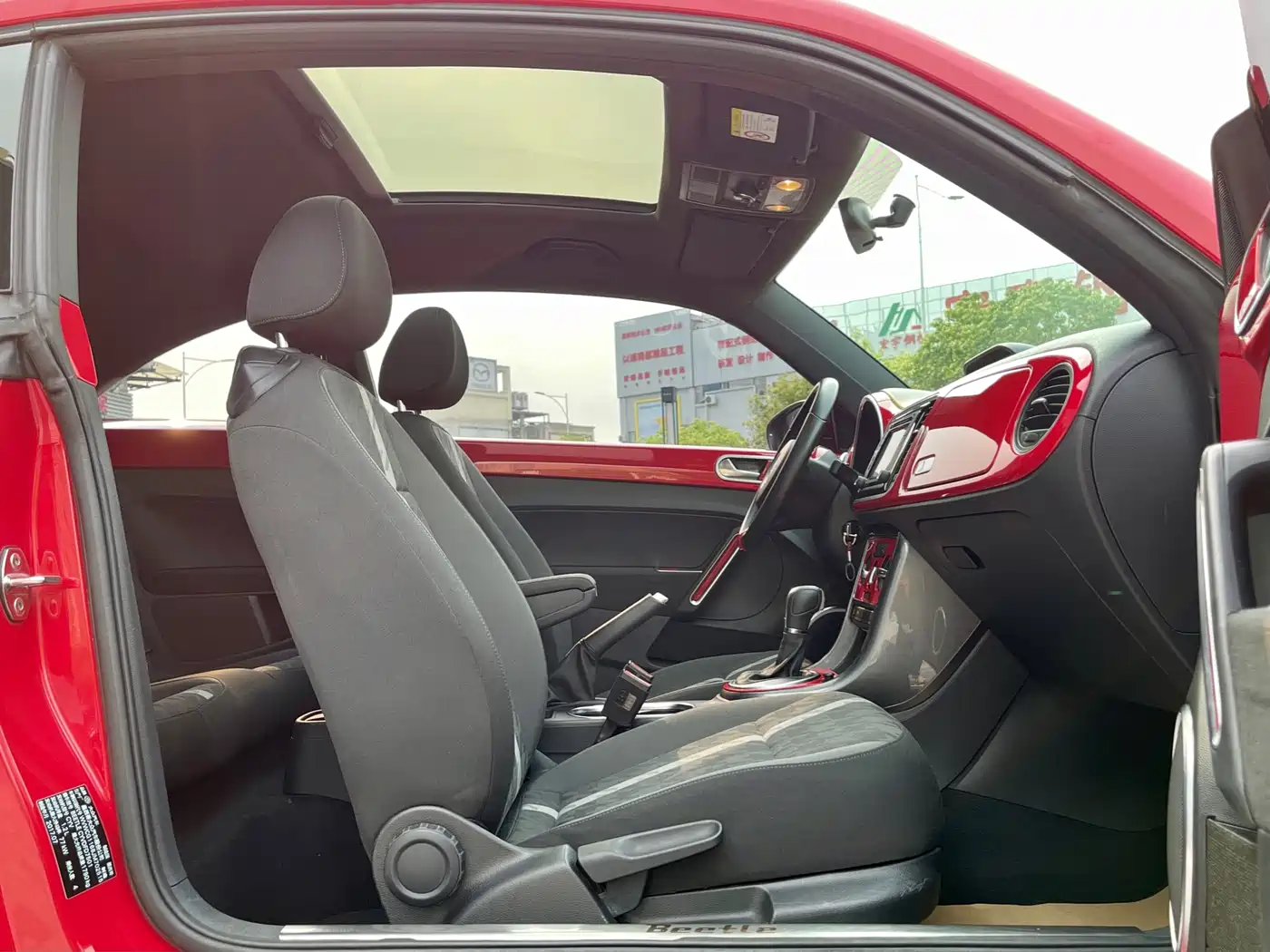 Volkswagen Beetle 2018 180TSI Trend Joy Edition фото 10