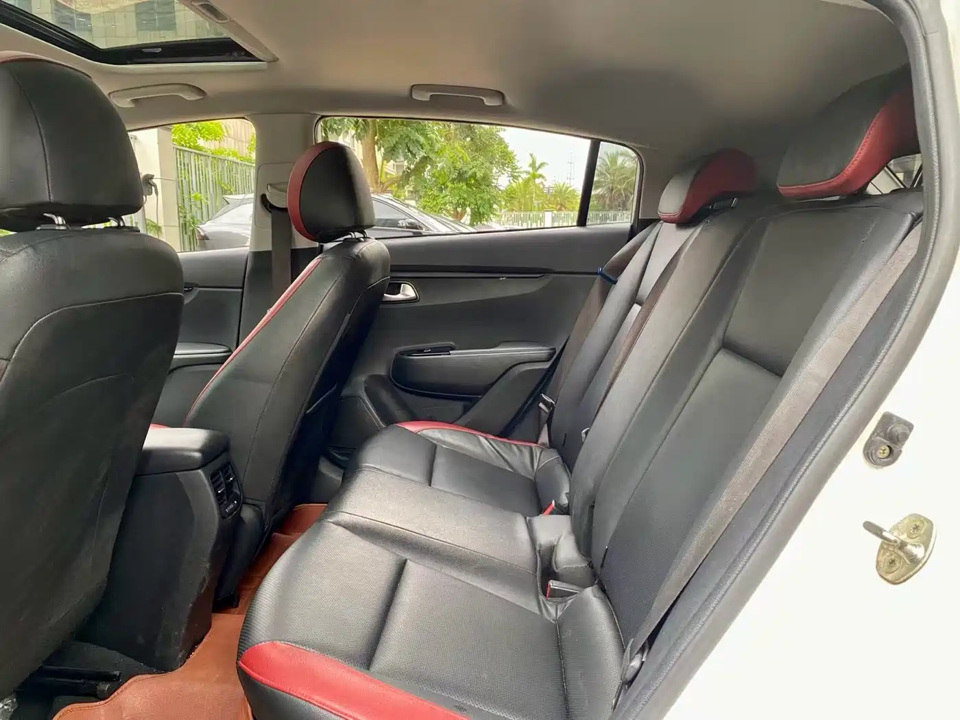 Kia KX CROSS 2018 1.6L Automatic Smart Sunroof Edition фото 5