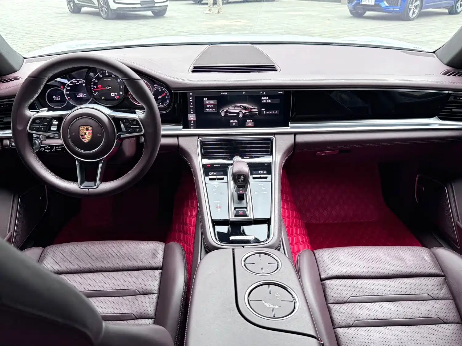 Photo 3 - Porsche Panamera
